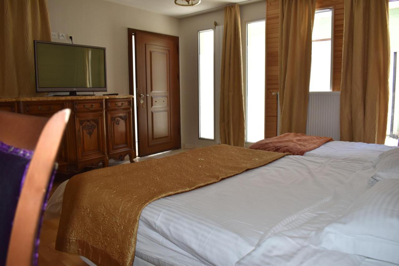 Hotel Le Sauvage ตูร์นุส ภายนอก รูปภาพ