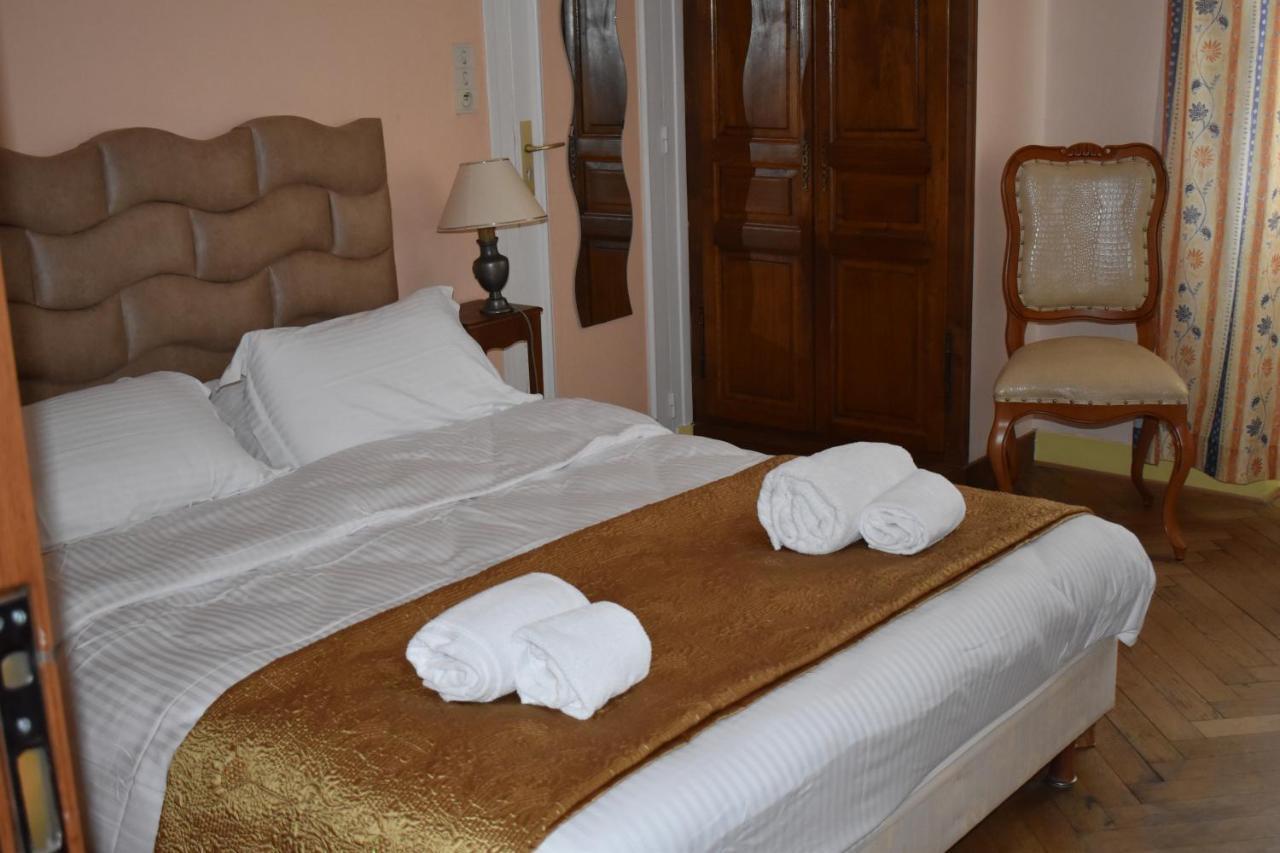 Hotel Le Sauvage ตูร์นุส ภายนอก รูปภาพ