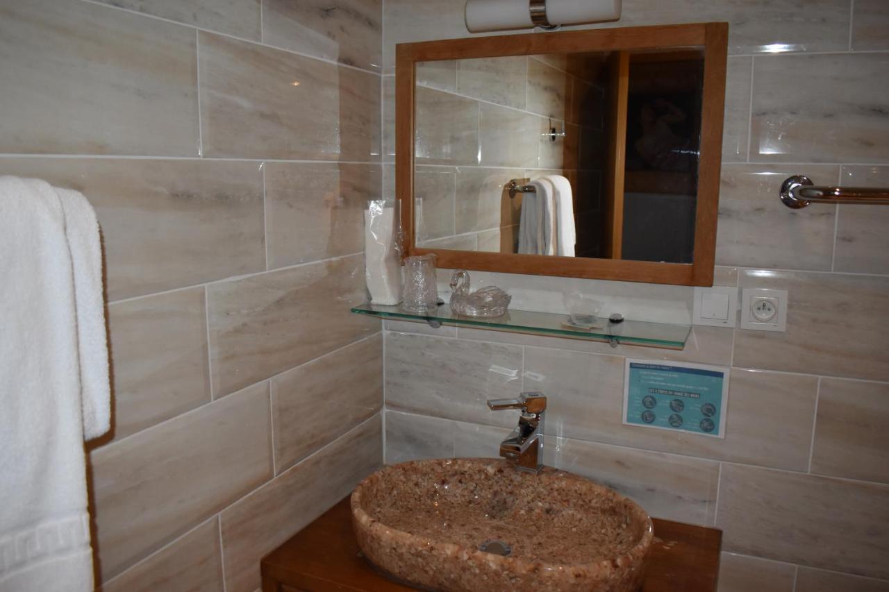 Hotel Le Sauvage ตูร์นุส ภายนอก รูปภาพ
