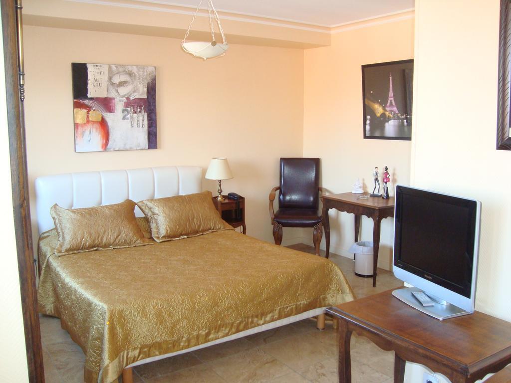Hotel Le Sauvage ตูร์นุส ภายนอก รูปภาพ