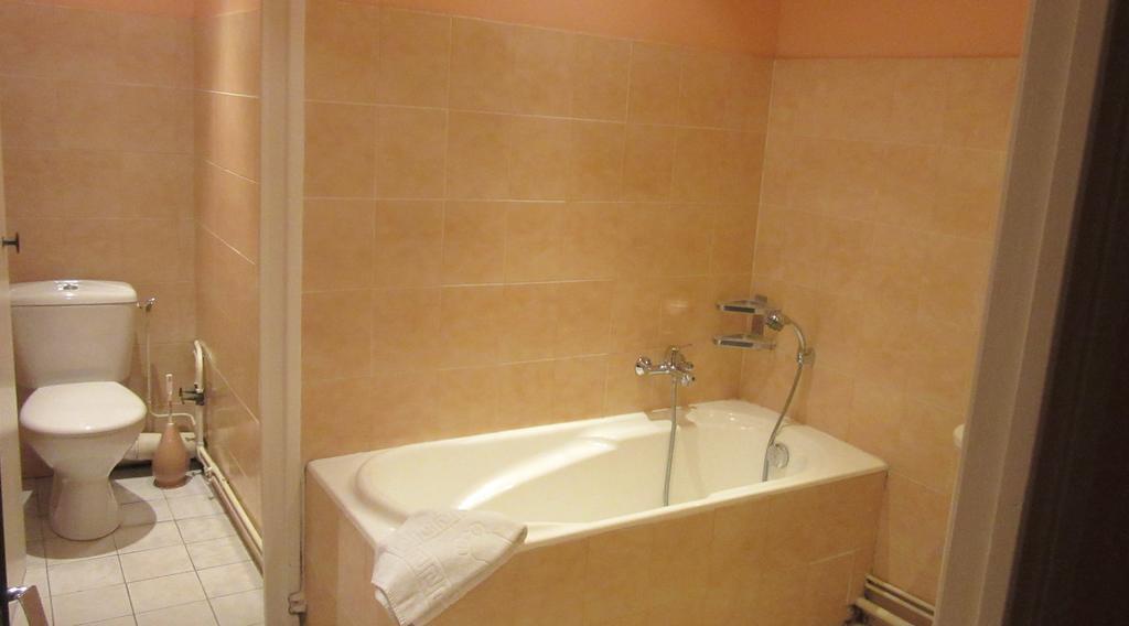 Hotel Le Sauvage ตูร์นุส ภายนอก รูปภาพ
