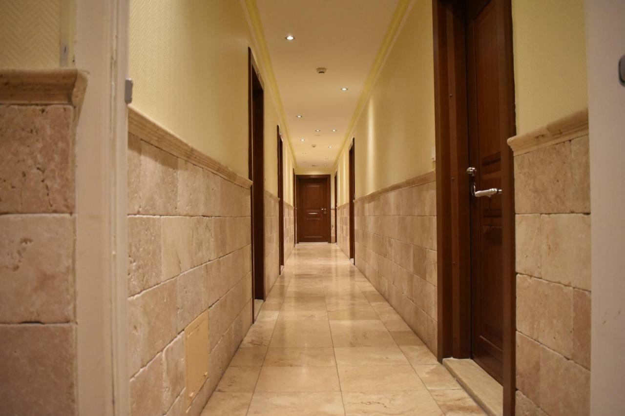 Hotel Le Sauvage ตูร์นุส ภายนอก รูปภาพ