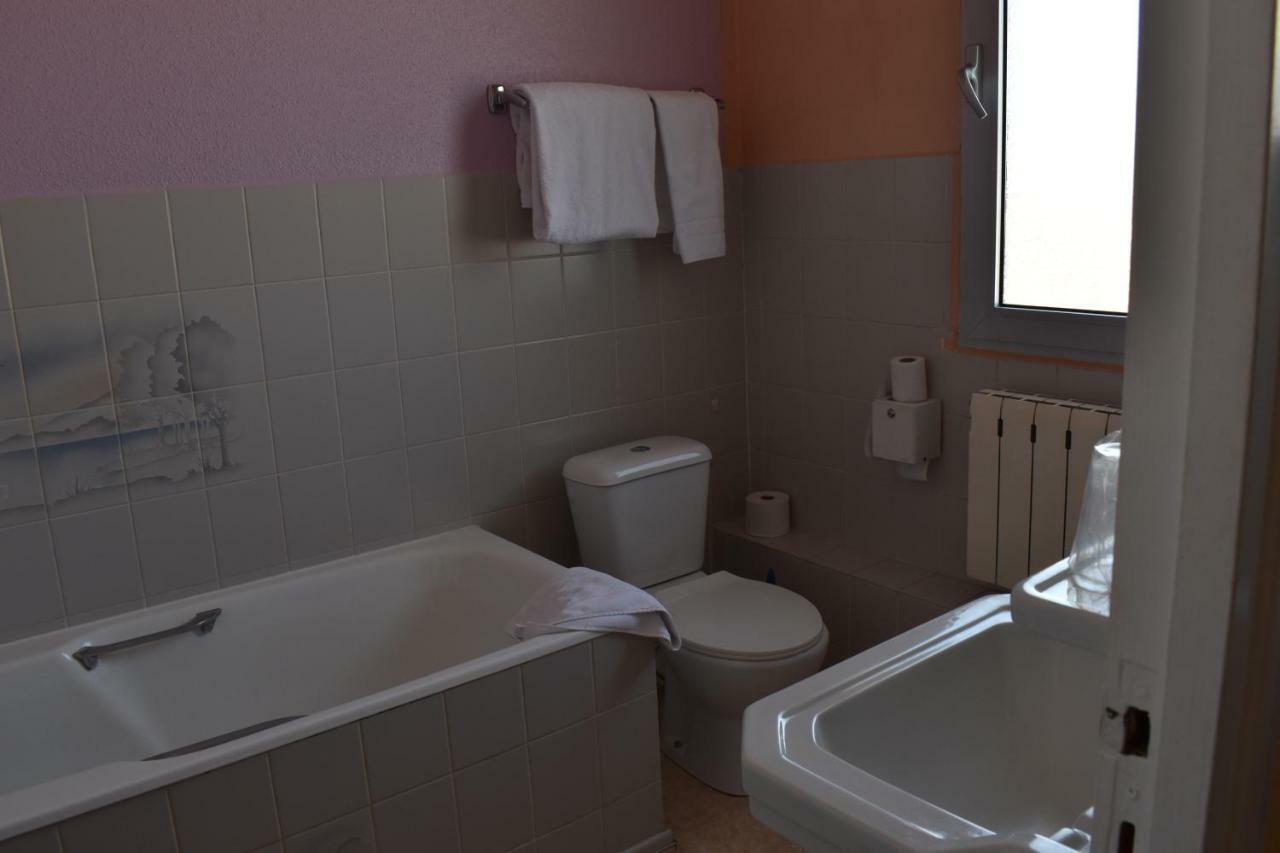 Hotel Le Sauvage ตูร์นุส ภายนอก รูปภาพ