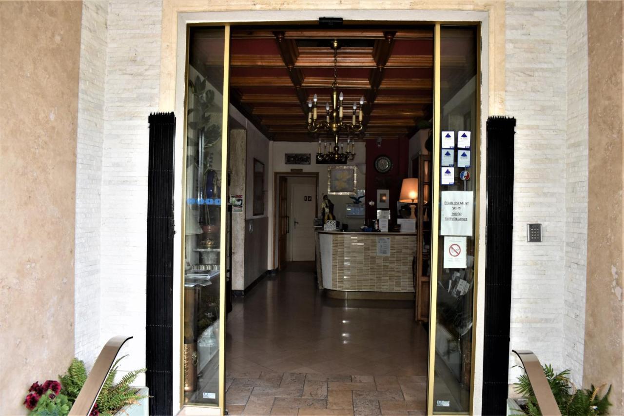 Hotel Le Sauvage ตูร์นุส ภายนอก รูปภาพ