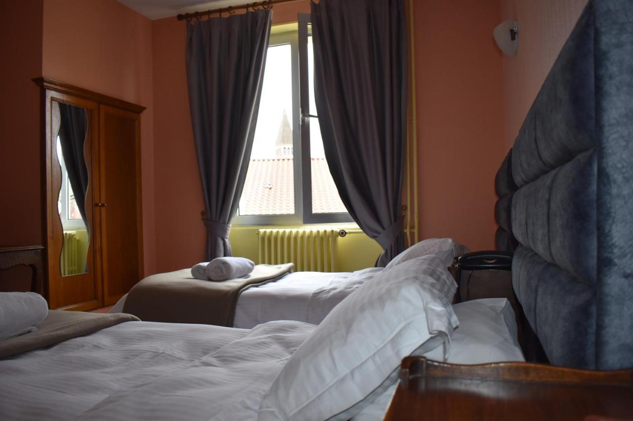 Hotel Le Sauvage ตูร์นุส ภายนอก รูปภาพ